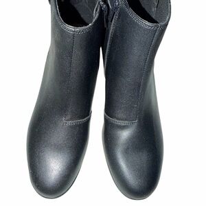 NWT Clarks Women's Emily2 Belle Boots Size 9